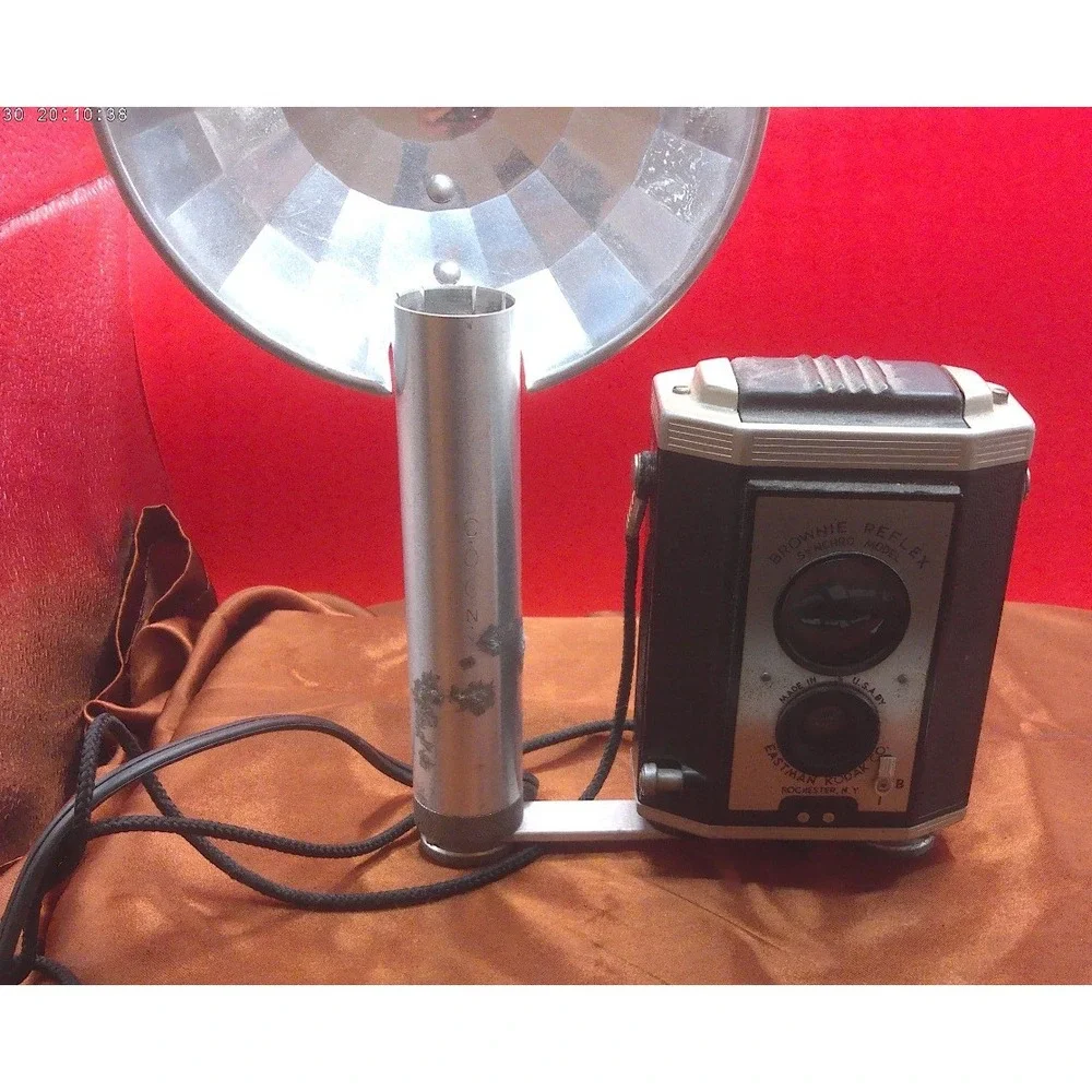 Vintage Kodak Brownie Reflex 20 w/Flash UNTESTED BN23